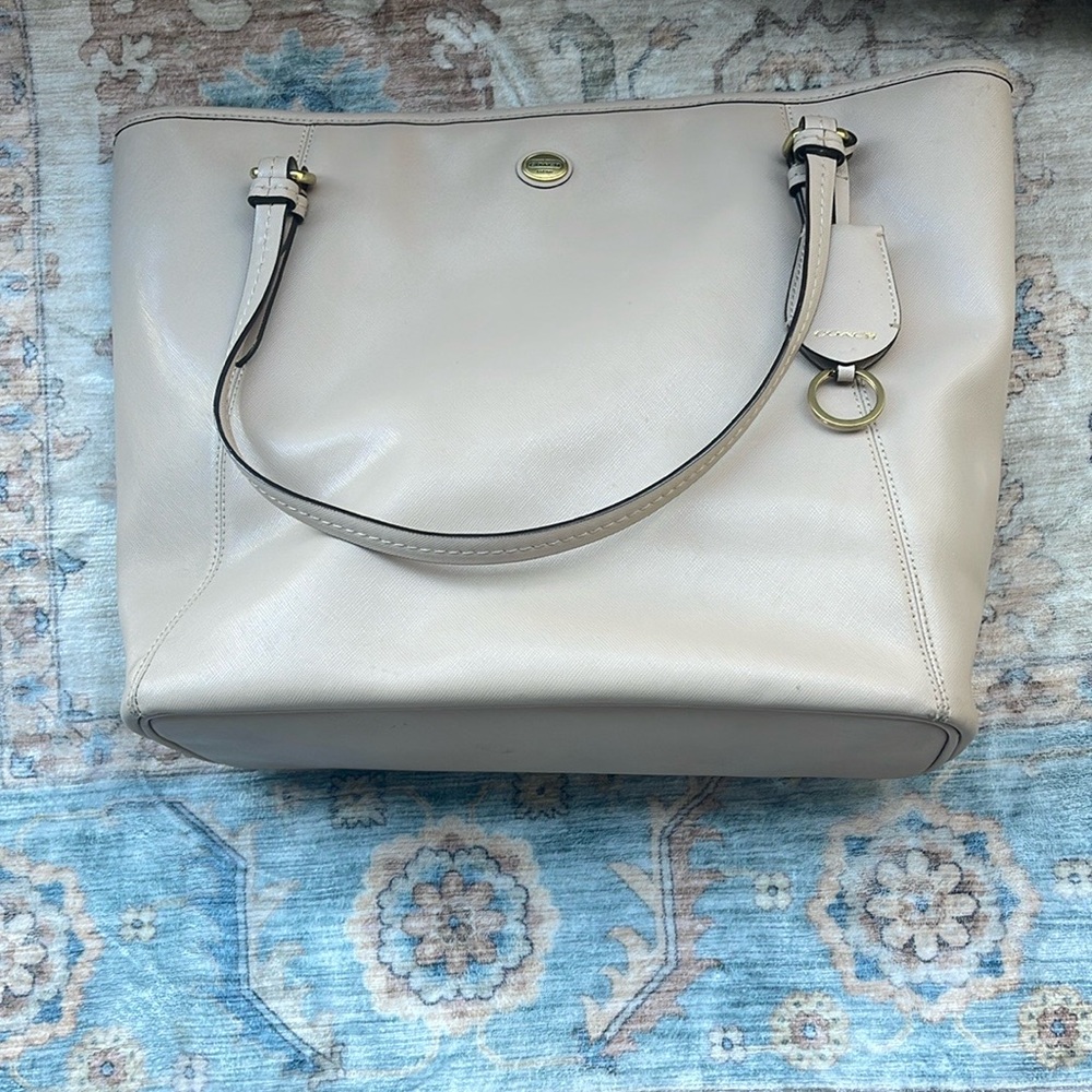 Elegant Vintage Coach Cream Tote Bag